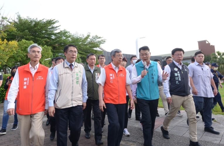 臺南市長黃偉哲陪同行政院長陳建仁視察南市登革熱防治 中央地方攜手協力對抗疫情擴散