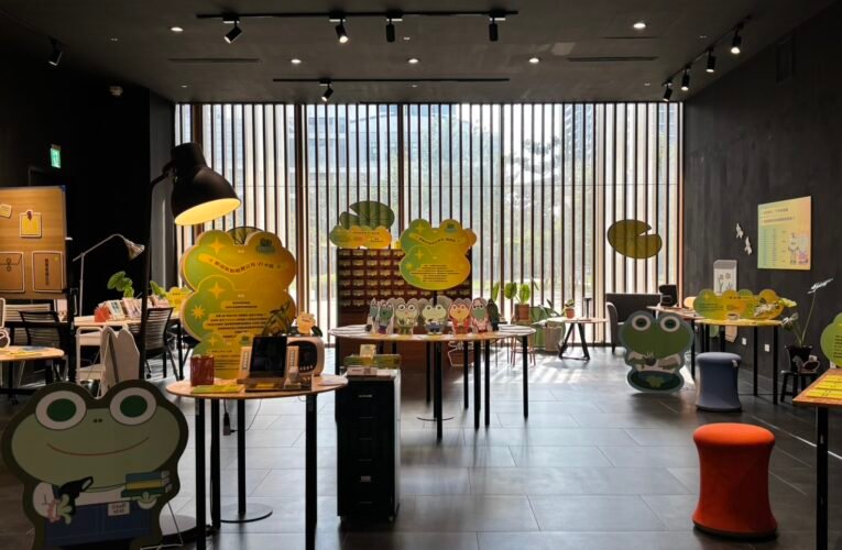 南市圖「《蛙！獨自升級》展」登場 16 型蛙格陪你沉浸式閱讀