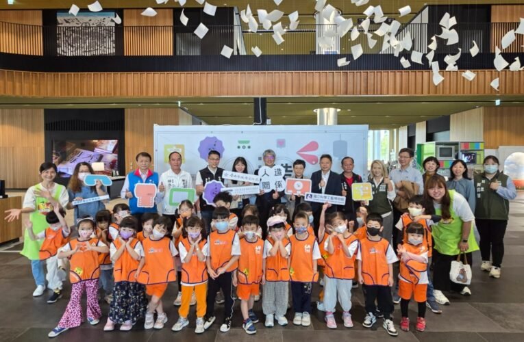 傳播科技開箱！  南市圖首度攜手科工館，新總館展出傳播科技典藏文物