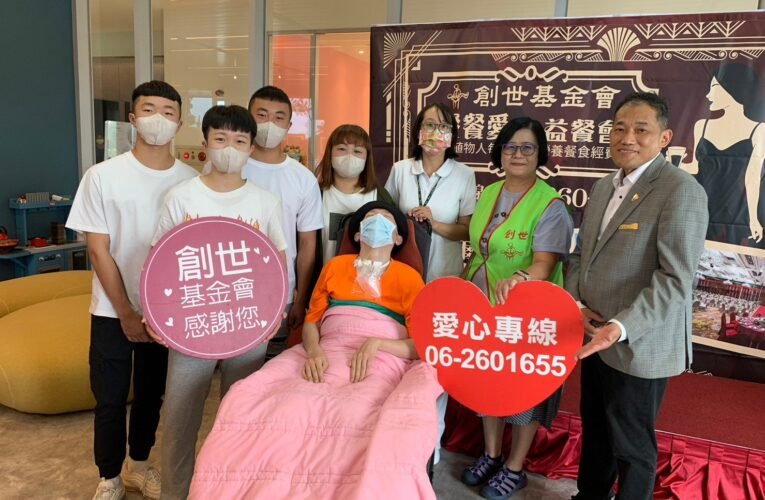 安平遊艇酒店為植物人慶父親節 獻特制畫作蛋糕拍全家福