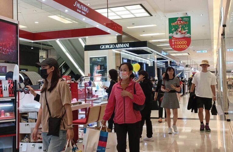 南部最強購物盛典！新光三越台南新天地21週年慶現正開跑！連二日人潮爆滿！