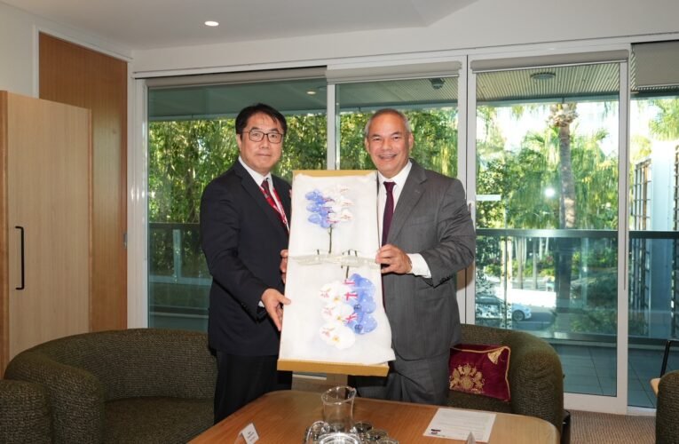 台南市長黃偉哲贈「國旗蘭花」「府城香」予泰特市長 澳姊妹市互動再升溫