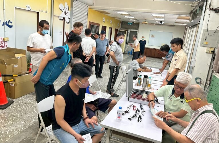 苗栗榮服處銅鑼辦理配鏡驗光巡迴外展服務榮民長輩