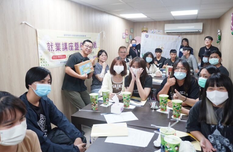 南市民代捐贈電腦助社區復原 社會局感謝連結資源共享提升社區在地服務質量