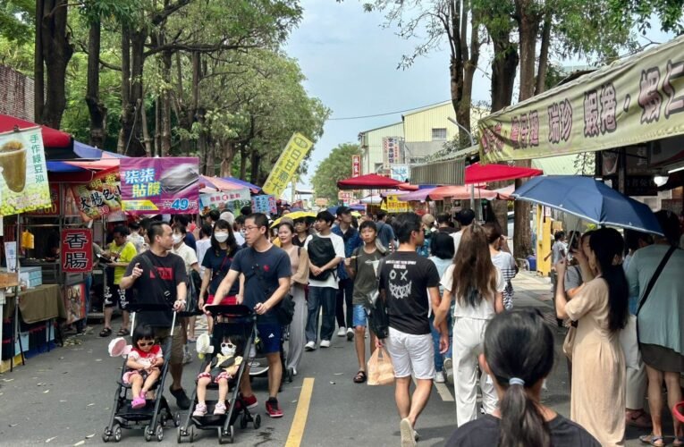 歡度國慶臺南熱鬧非凡 喜迎遊客人潮來臺南放鬆一下