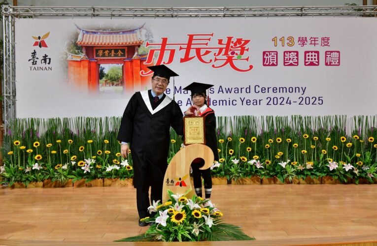 臺南「市長陪你拍」又來了！113學年度市長獎頒獎典禮第6場次 黃偉哲勉學子勇敢探索未來