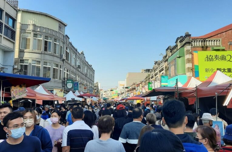 晚上逛夜市還不夠 2025臺南4條年貨大街一次看