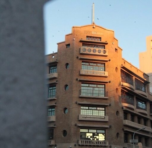 香港歌手AGA江海迦MV熱拍臺南! 林百貨、全美戲院成打卡浪漫朝聖地標