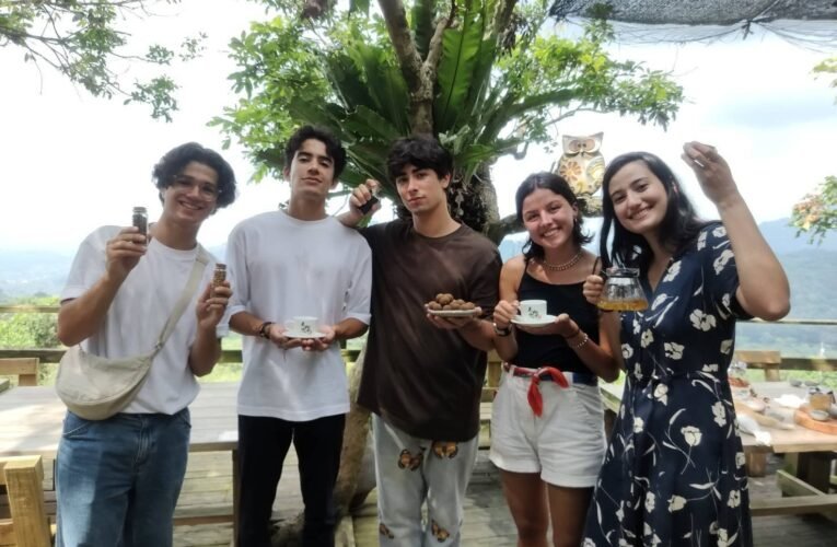 法國網紅闈鴻臺南東山咖啡公路一日遊  驚呼「好美的地方！」