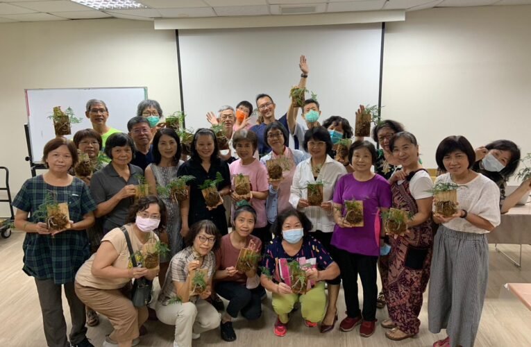 臺南市立圖書館公園總館推出「後青春閱讀配方」療癒課  帶樂齡族親近自然