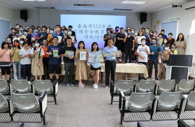 南巿社會局松柏學苑四十週年 黃偉哲讚許樂齡學習活躍老化