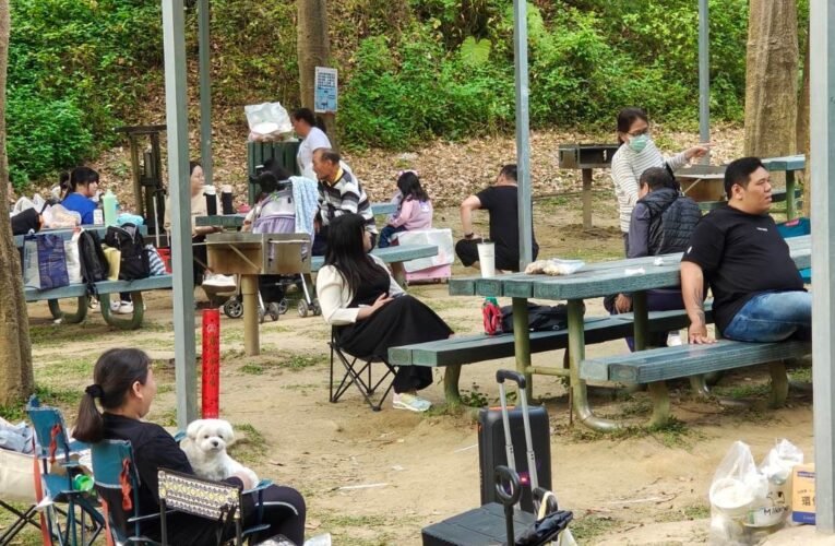 虎頭埤自夯桶仔雞熱鬧滾滾  風景區烤肉第一品牌