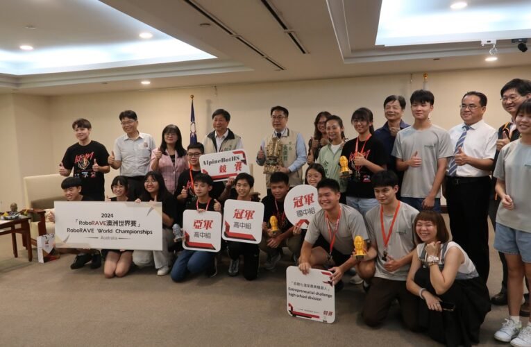 用機器人接軌國際 南市學子在世界機器人大賽屢獲佳績