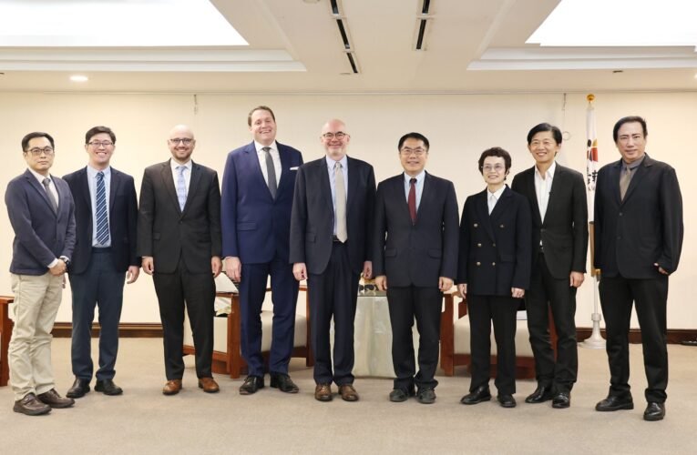 美國在台協會處長谷立言上任後首訪 黃偉哲熱情歡迎老朋友再次駐台