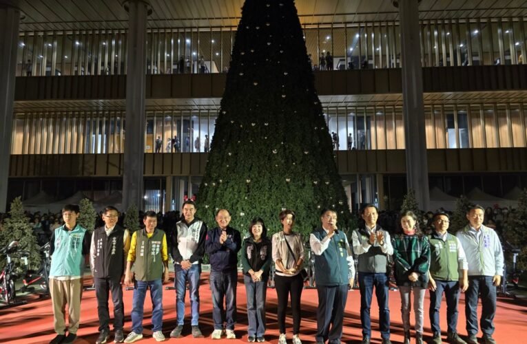 新總館聖誕樹首次嘗試綠能點燈，1/5前民眾可親自體驗運動發電