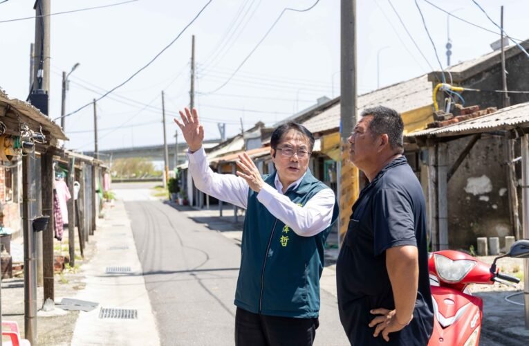 臺南市長黃偉哲關注災區重建 助災民申辦補助渡難關