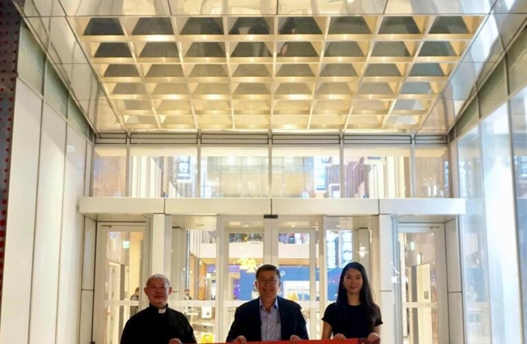 歲末寒冬送暖 侯博明捐高規無障礙巴士 守護臺南心智障礙者接駁安全