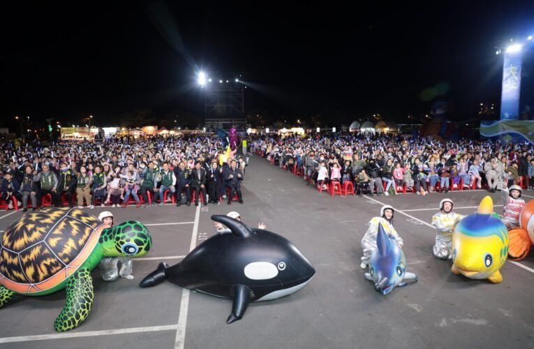 台南《燈怪》親子劇結合 3D 動畫與市集 黃偉哲盼持續傳承客家文化