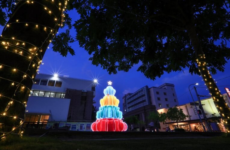 光影漫城！臺南聖誕雙主燈登場 主題地圖帶你暢玩燈海與市集