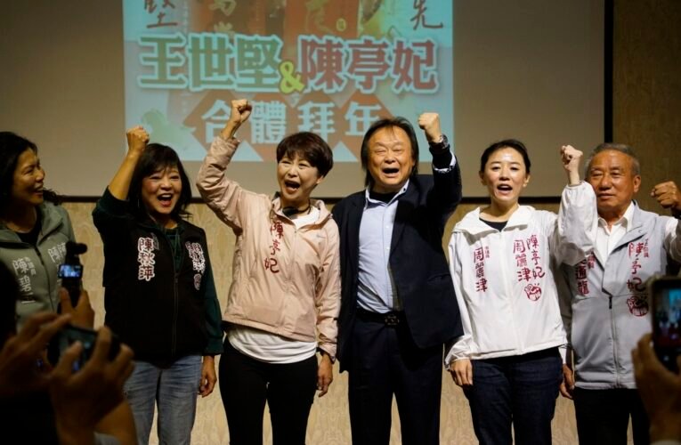 一馬當堅x一馬當先！王世堅北燕南飛力挺準市長陳亭妃 展現政壇真情義