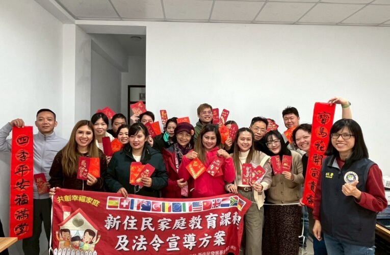 一筆一線禪繞畫春聯 新住民用藝術迎接馬年新氣象