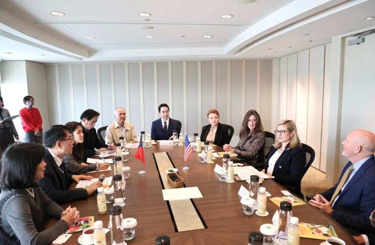 蓋蕾歌市長首次來訪台南與黃市長初次接觸