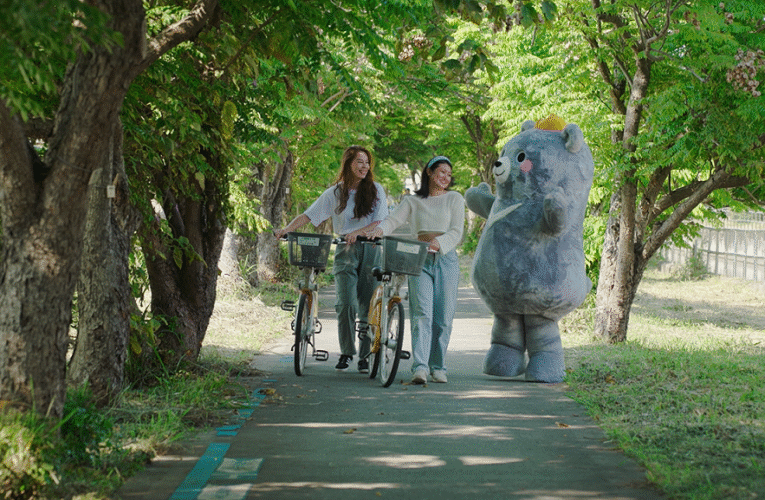 頭頂火焰的溫暖萌主！西拉雅「灰熊熊 Mud Bear」誕生 宣傳 MV 帶逛仙境風景區