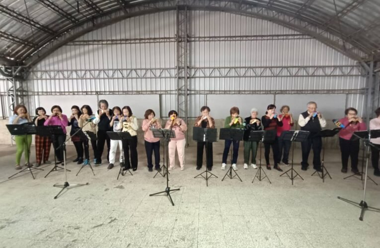 音樂傳愛不設限 樂齡師生聯手許哲誠演繹動人樂章