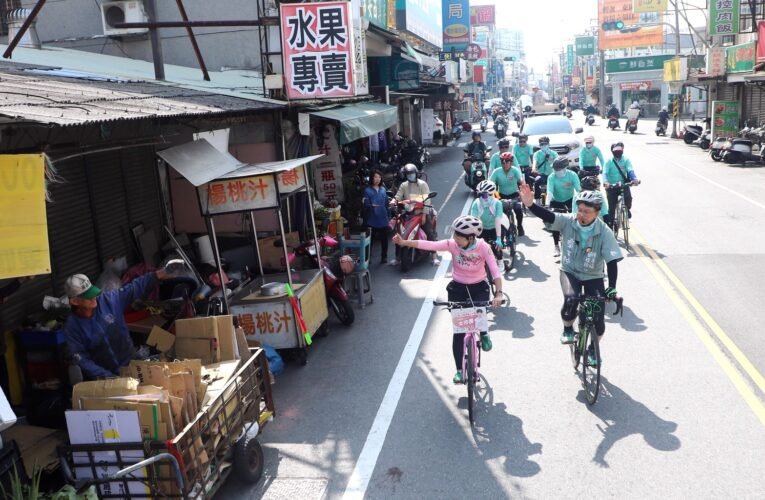 8天騎遍37區的堅持！陳亭妃力薦戰友蔡旺詮：蹲點基層三載 專業席次不能少