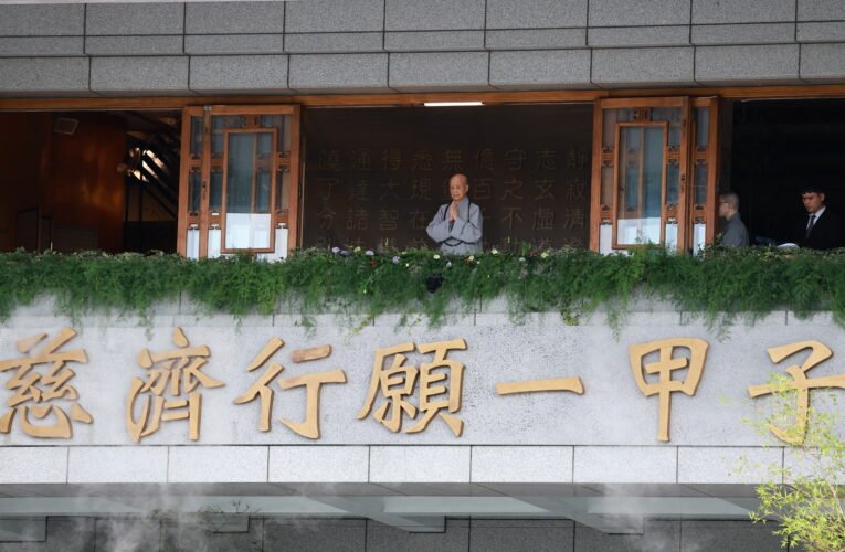 慈濟邁入一甲子　萬人齊聚浴佛感恩弘揚大愛精神
