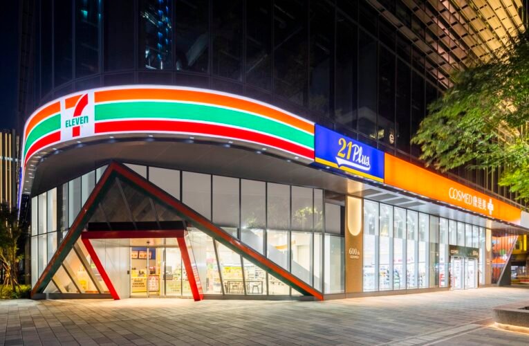 康是美與星巴克雙品牌全台同步邁向 600 店 「愿秀門市」盛大開幕