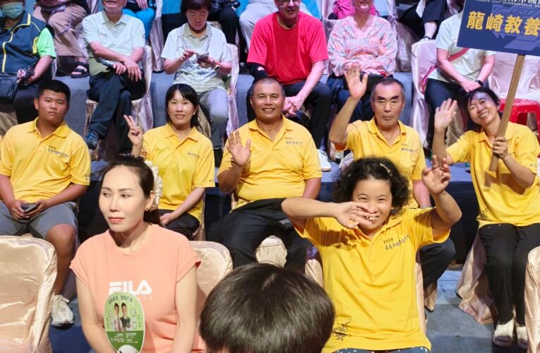 常士龍崎聯隊挺進台南運河　身障院生登台宣誓　划出今年龍舟賽最美風景