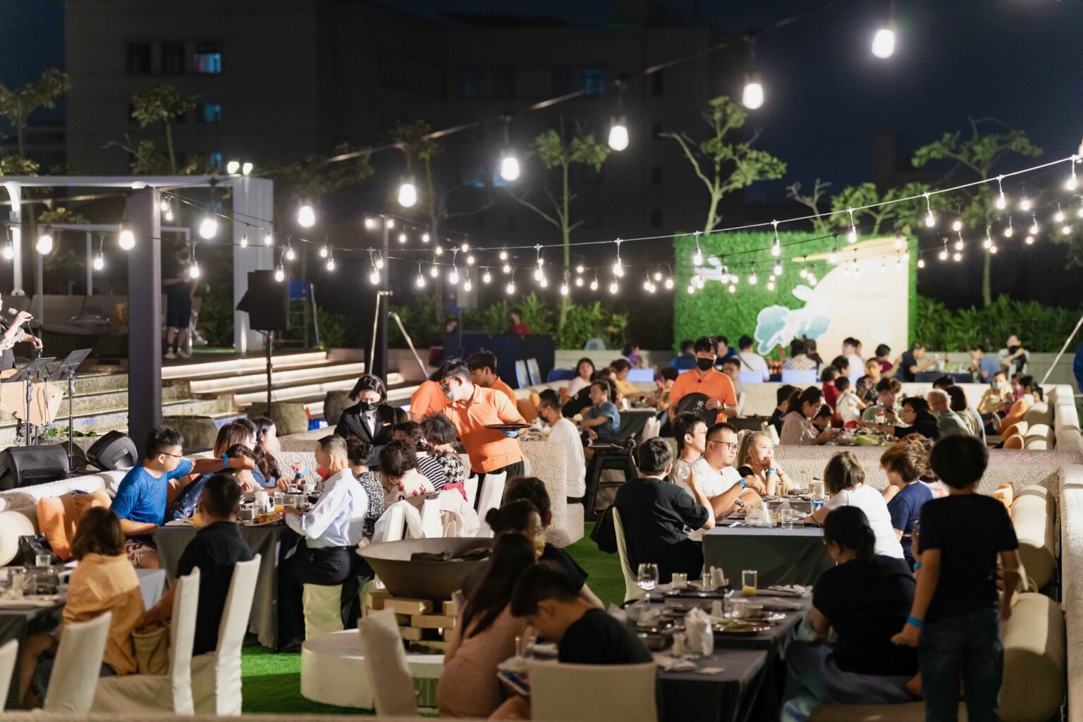 中秋免生火、免備料！台南晶英推池畔BBQ 六人起桌享現烤海陸大餐 - 透傳媒新聞網