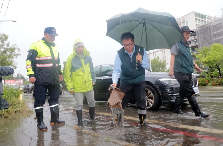 5455萬噸雨水抽排！黃偉哲視察災情　要求持續檢討台南易淹水區