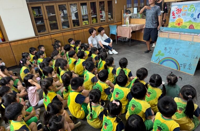 從沖繩一路騎到臺南　日本故事大哥哥用「布芝居」與孩子交朋友
